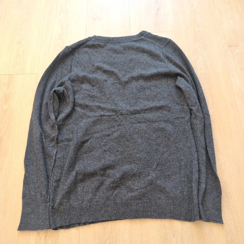 Banana Republic Mens Large Gray Italian Yarn V-Neck Button Cardigan Sweater